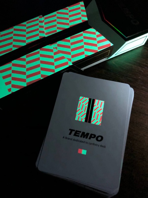 The ad card showing the pattern in red and green